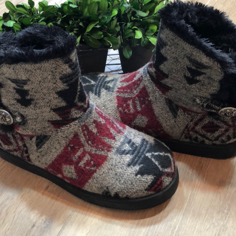 Indigo Rd. Pendleton Style Fur Lined Booties - Picture 1 of 8